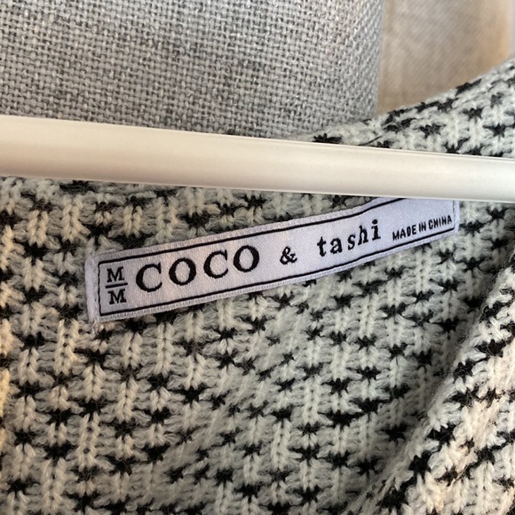 Coco and Tashi knee length dress - Picture 2 of 5